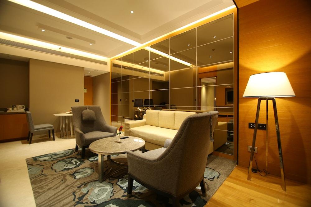 Radisson Blu Coimbatore Exterior photo The interior of a suite at the hotel