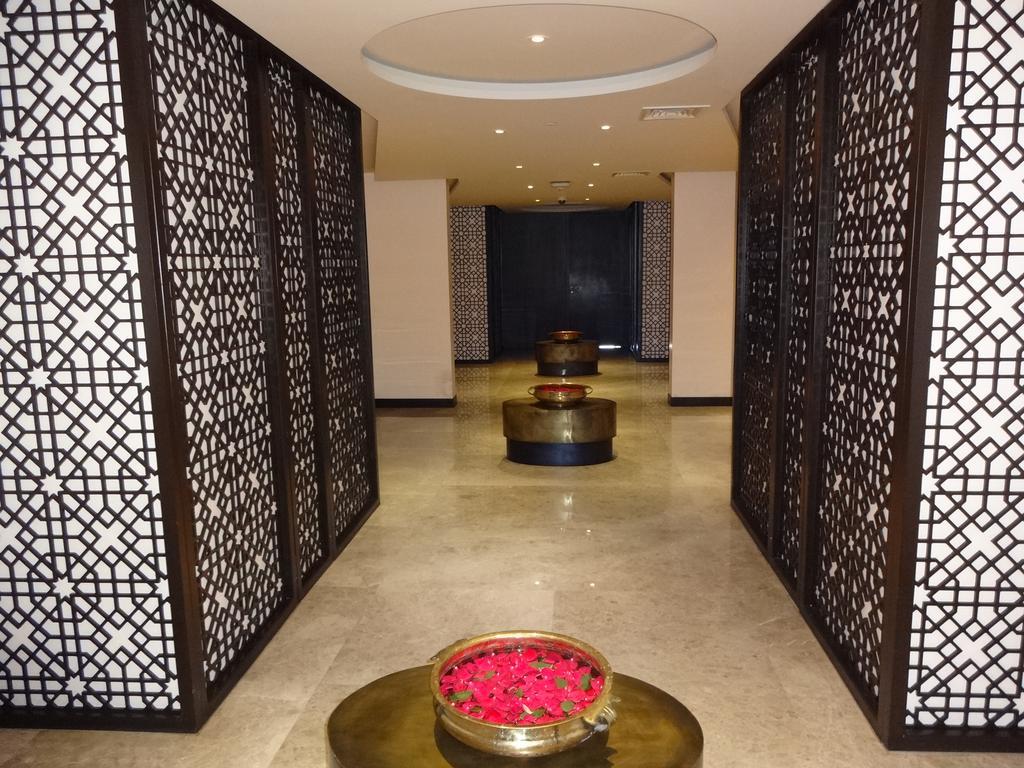 Radisson Blu Coimbatore Exterior photo Interior of the hotel