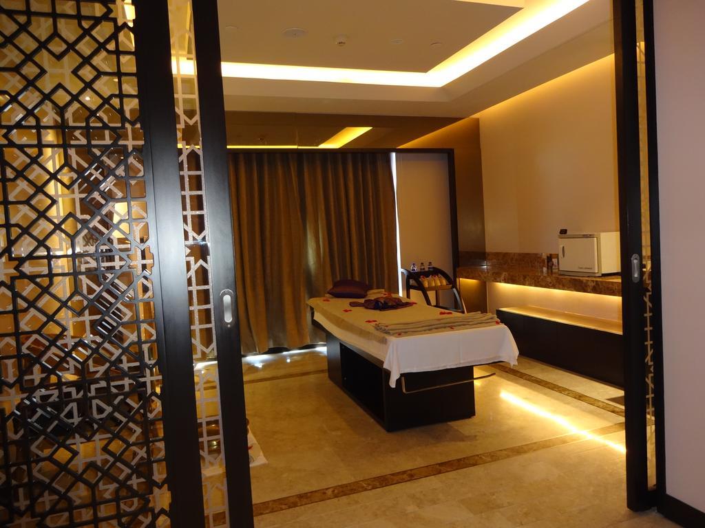 Radisson Blu Coimbatore Exterior photo A spa treatment room