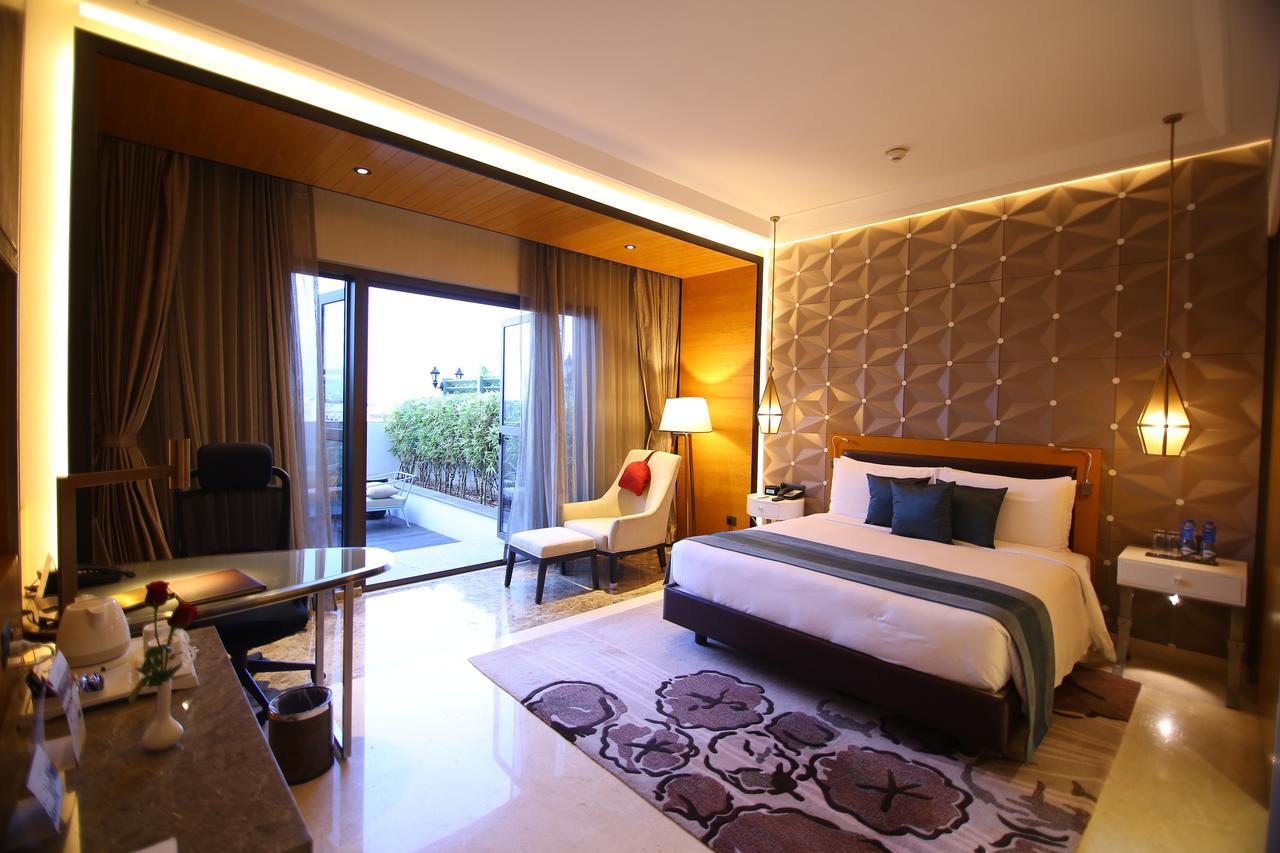 Radisson Blu Coimbatore Exterior photo A room at the hotel