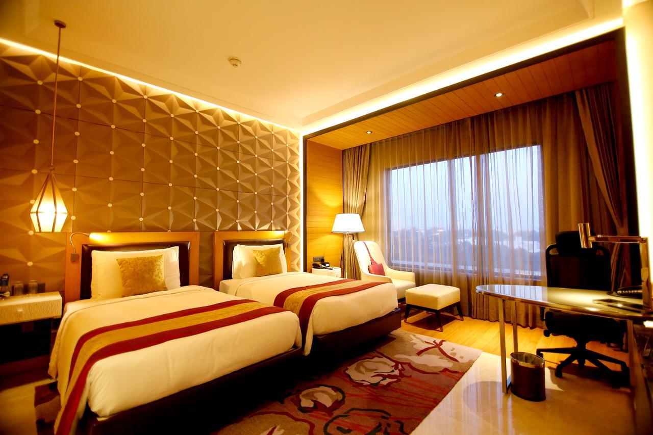 Radisson Blu Coimbatore Exterior photo A room at the hotel
