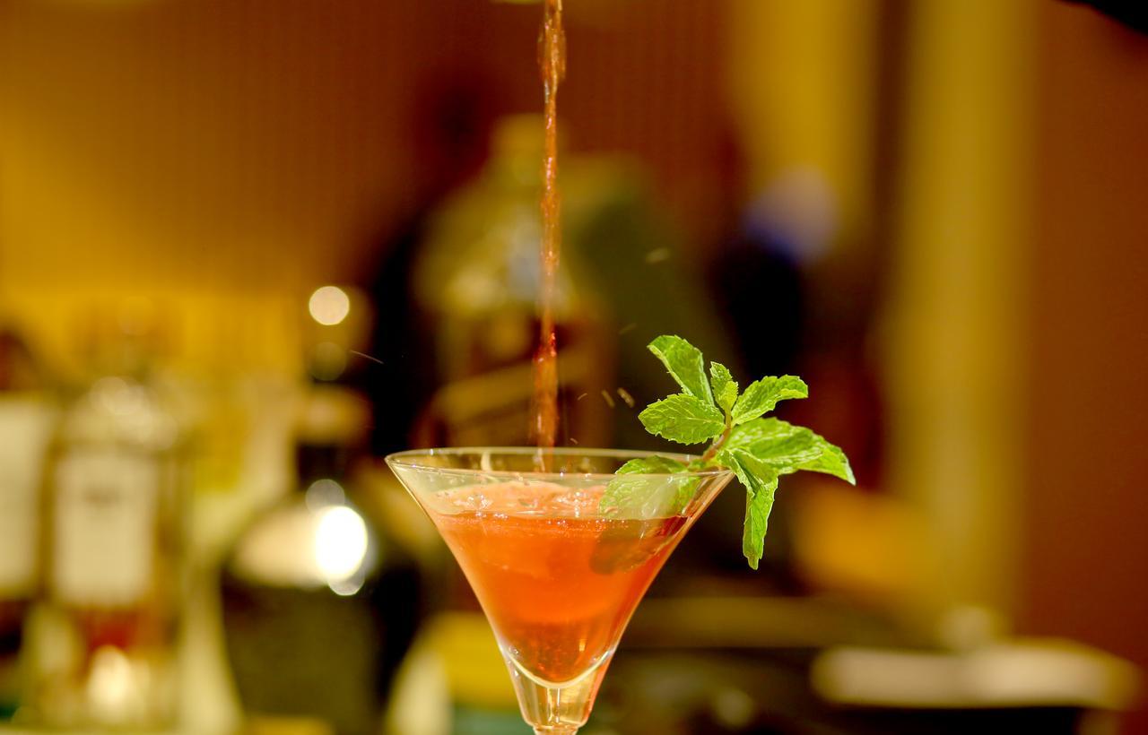 Radisson Blu Coimbatore Exterior photo A cosmopolitan being poured