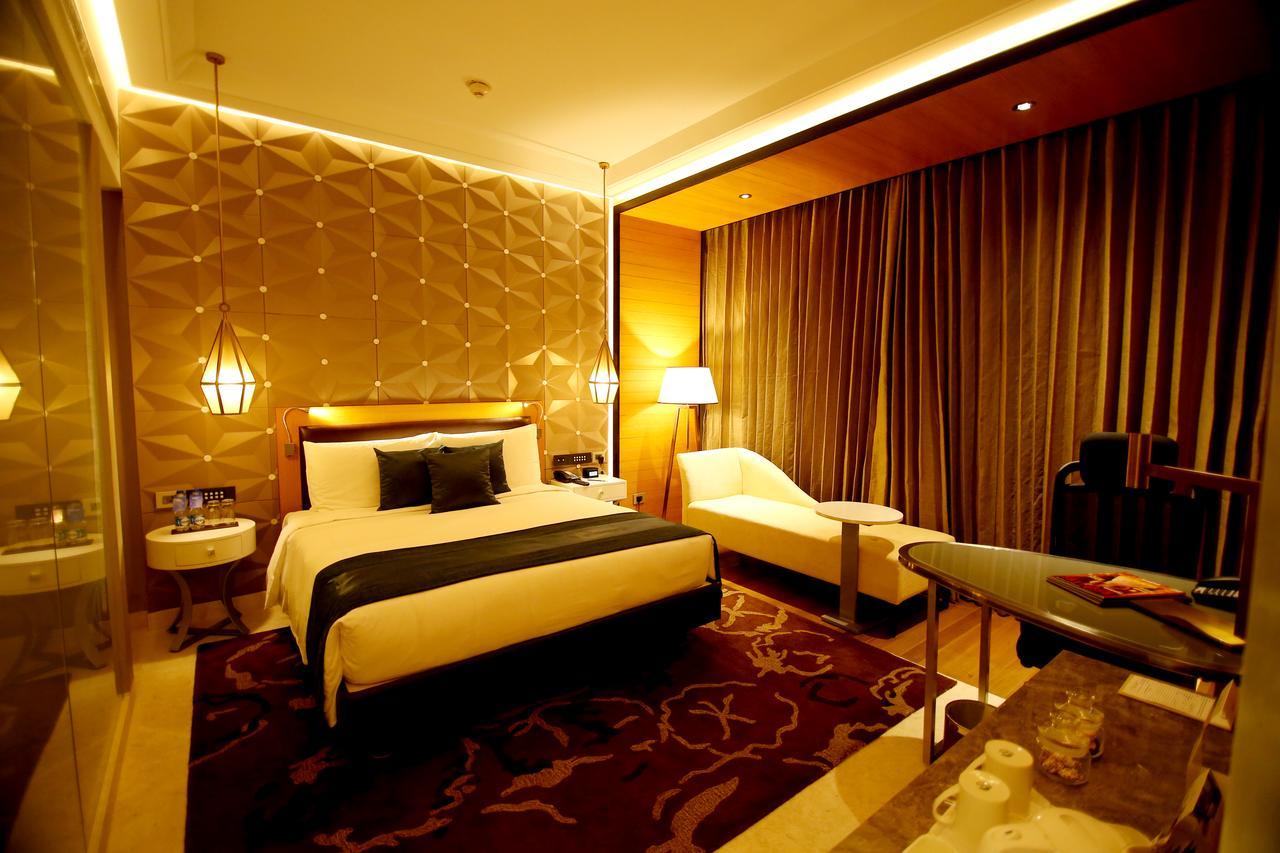 Radisson Blu Coimbatore Exterior photo A room at the hotel