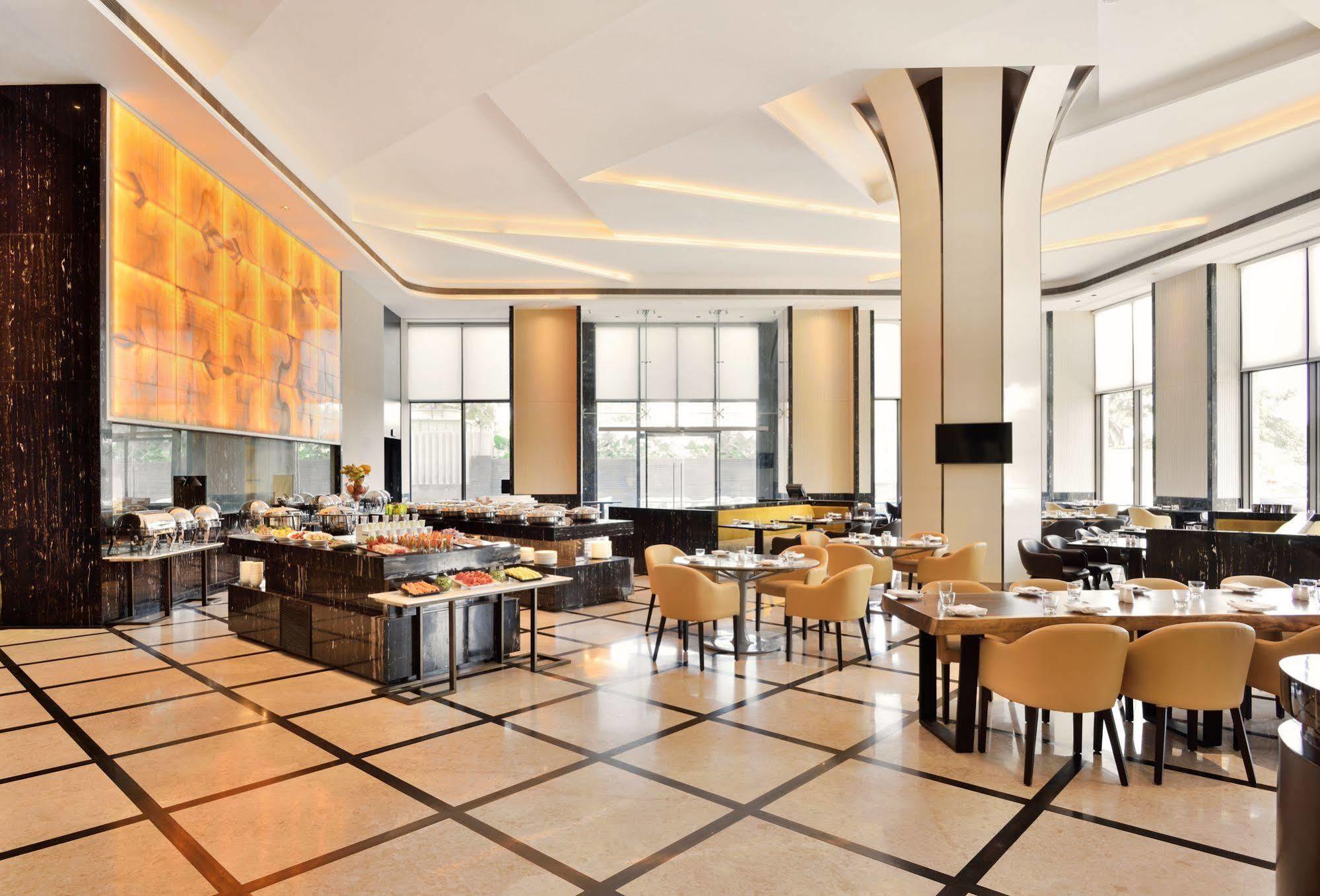Radisson Blu Coimbatore Exterior photo The restaurant