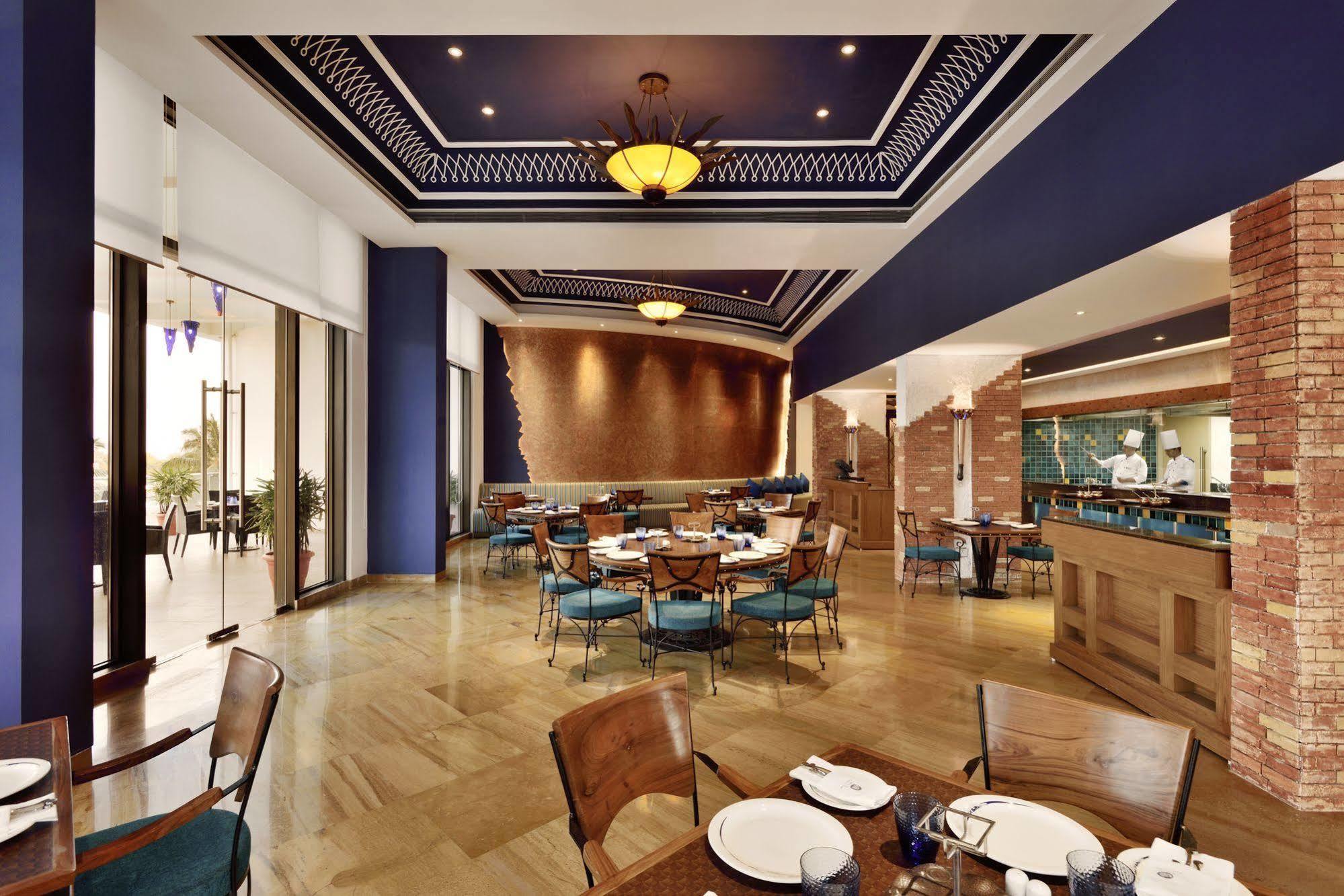Radisson Blu Coimbatore Exterior photo The restaurant
