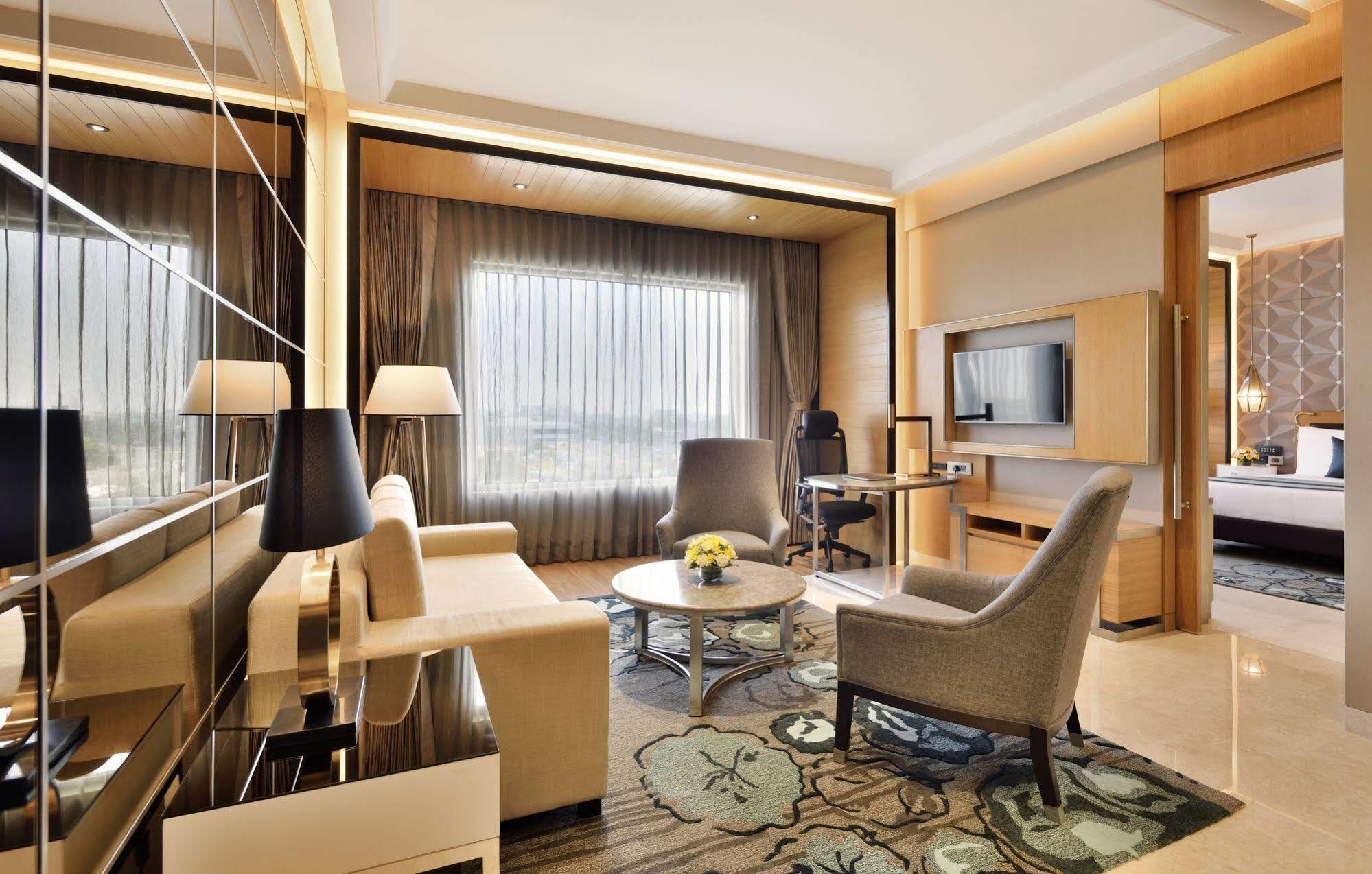 Radisson Blu Coimbatore Exterior photo Suite at the hotel